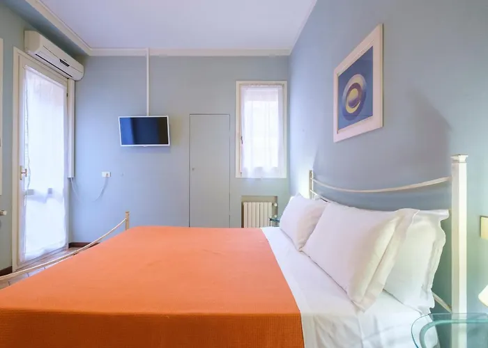 The House By Болонья