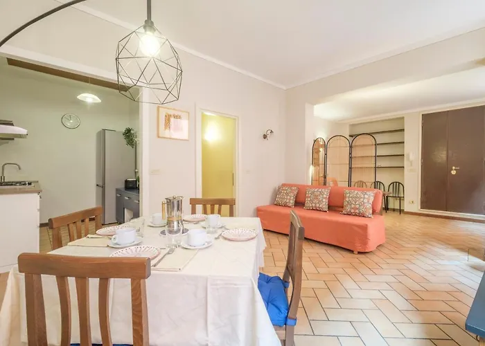 The House By Болонья