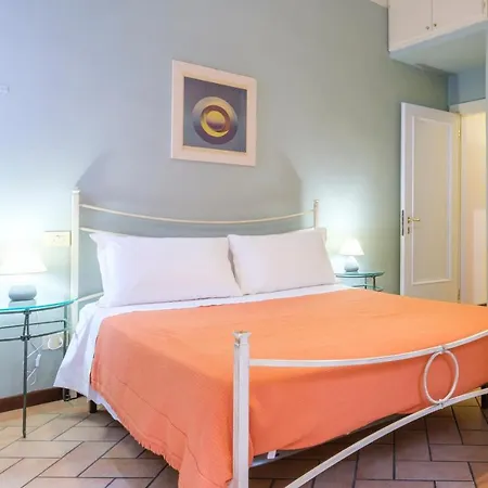 Apartament The House By