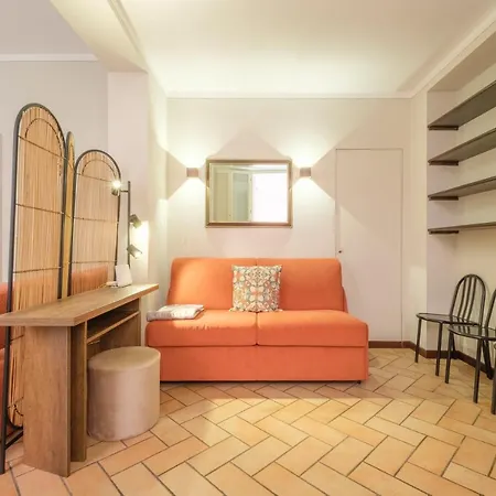 Apartament The House By